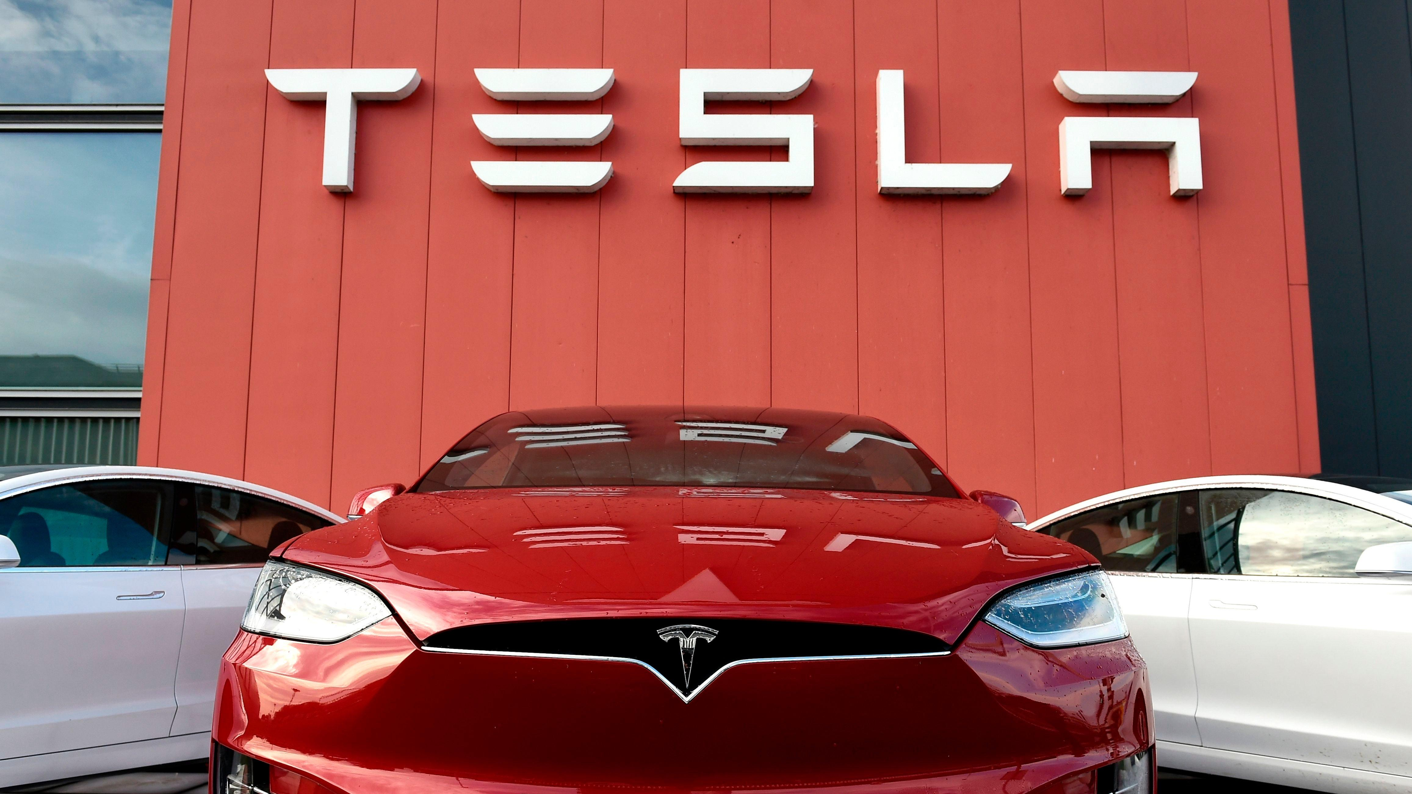 Bilde for artikkelen med tittelen Tesla utgir full selvkjøringsoppdatering, forteller brukerne at det kan gjøre galt på den verste tiden'